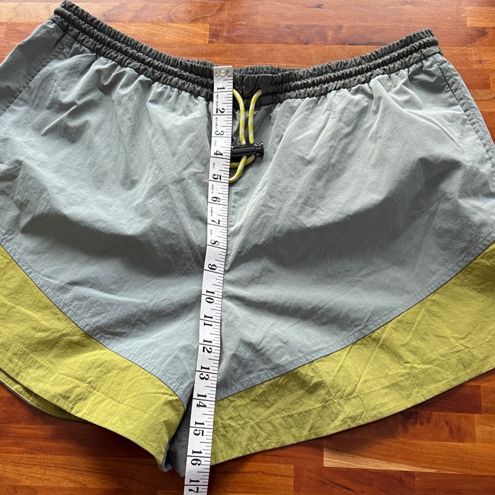 Lululemon Athletica “Evergreen Hi Rise” Yellow-Green and Gray Shorts - Picture 6 of 10